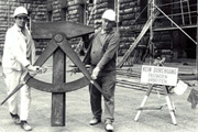 DDR-Symbol-Demontage
(c) ddrbildarchiv.de
Pressebild-ID Nummer: 26174