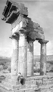 Agrigent¸ Ruine des Dioskurentempels
(Aufnahme um 1900)
[Bildarchiv FotoMarburg #001871]